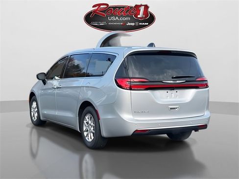 New 2026 Chrysler Pacifica Select w/ S Appearance Package image 4