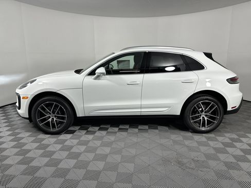 Certified 2025 Porsche Macan image 2