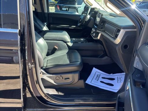 Used 2024 Ford Expedition XLT AWD/4WD image 11