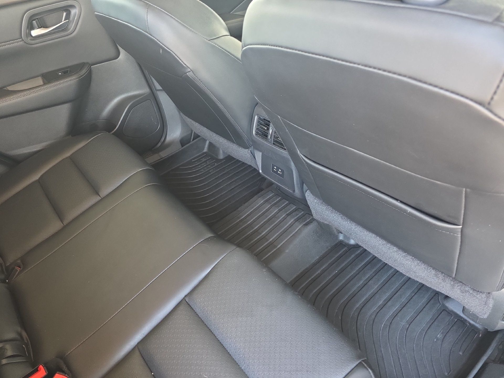 Used 2023 Nissan Rogue SV w/ SV Premium B Package FWD image 11