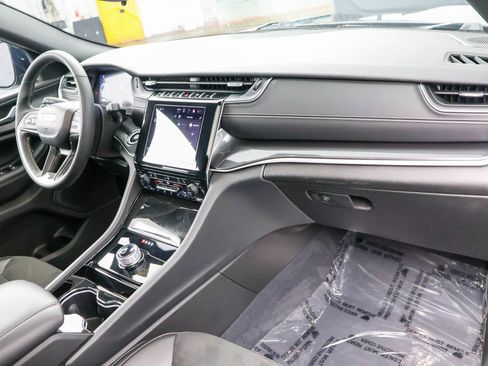 Used 2023 Jeep Grand Cherokee L Laredo image 35