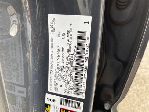 Used 2025 Toyota Tacoma TRD Off-Road image 28