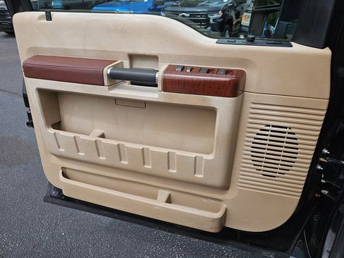 Used 2013 Ford F250 King Ranch w/ King Ranch w/Chrome Pkg image 28