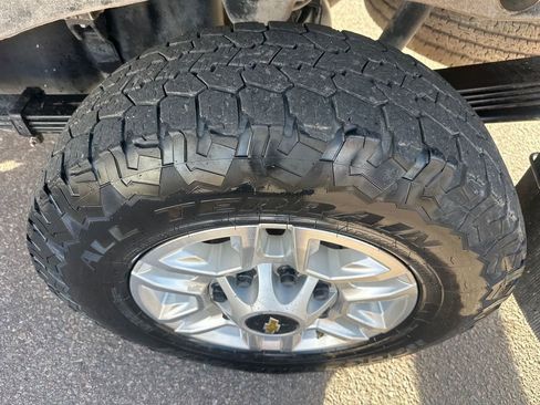 Used 2024 Chevrolet Silverado 2500 LT w/ Convenience Package image 19