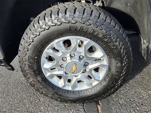 Used 2024 Chevrolet Silverado 3500 LTZ w/ LTZ Premium Package image 15