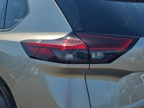 Used 2024 Nissan Rogue Platinum w/ Platinum Premium Package FWD image 35