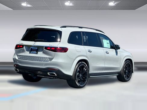 New 2026 Mercedes-Benz GLS 580 4MATIC image 9