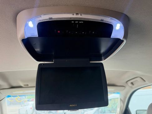 Used 2015 Chevrolet Suburban LT AWD/4WD image 31