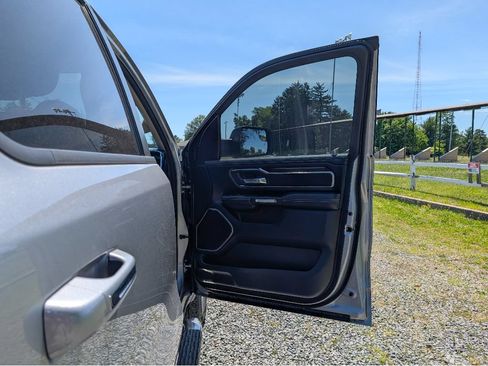 Used 2022 RAM 1500 Laramie AWD/4WD image 13