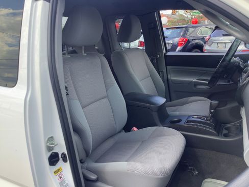 Used 2012 Toyota Tacoma 4x4 Access Cab V6 w/ Convenience Pkg image 15