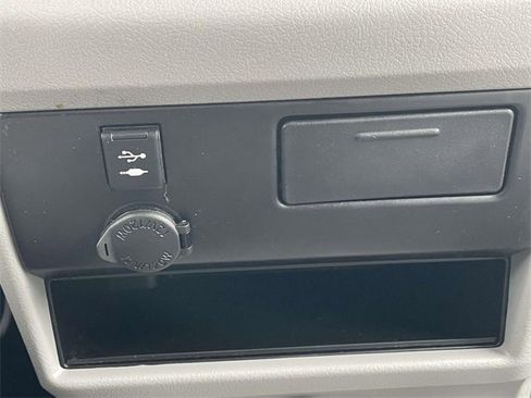 Used 2018 Toyota Sienna LE image 28