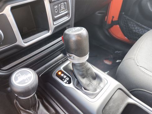 Used 2018 Jeep Wrangler Unlimited Sport AWD/4WD image 30