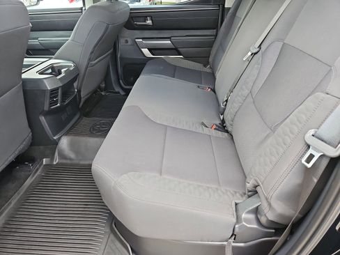 Used 2022 Toyota Tundra SR5 w/ SR5 Convenience Package AWD/4WD image 18