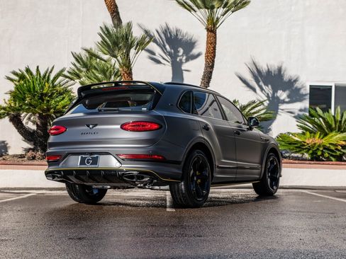 Used 2025 Bentley Bentayga S Black Edition image 40
