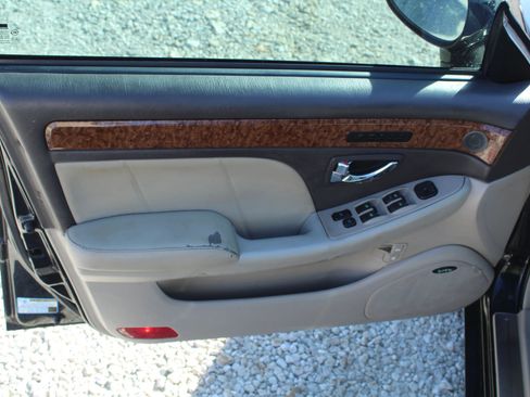 Used 2005 Hyundai XG350 L image 9