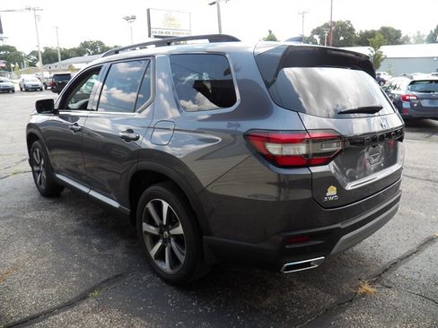 Used 2024 Honda Pilot Touring image 2