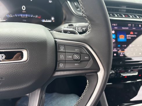 New 2025 Jeep Grand Cherokee Laredo X w/ Luxury Tech Group I image 24