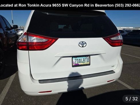 Used 2018 Toyota Sienna LE image 4