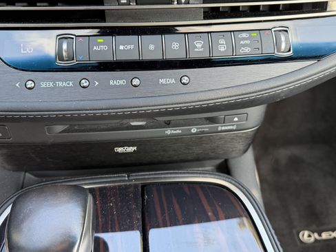 Used 2018 Lexus LS 500 w/ Interior Upgrade Package RWD image 28