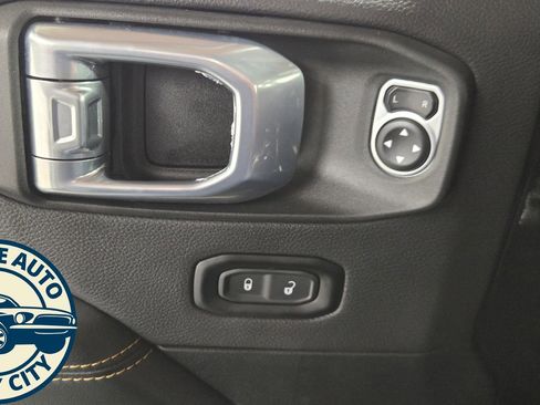 Used 2024 Jeep Wrangler Unlimited Sahara w/ Technology Group image 24