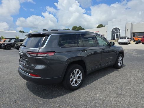 Used 2022 Jeep Grand Cherokee L Limited image 3