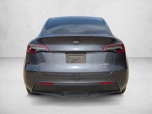 Used 2022 Tesla Model Y Long Range image 7