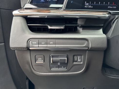 Used 2022 Cadillac Escalade ESV Premium Luxury Platinum w/ Heavy-Duty Trailer Package image 52