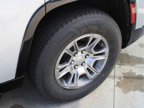 Used 2023 Jeep Wagoneer 4WD image 10