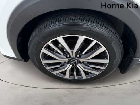 Used 2023 Nissan Kicks SV image 7