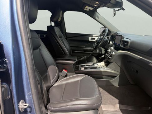 Used 2020 Ford Explorer XLT w/ Equipment Group 202A RWD image 13