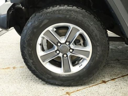 Used 2019 Jeep Wrangler Unlimited Sahara w/ Uconnect 4C Nav & Sound Group image 13