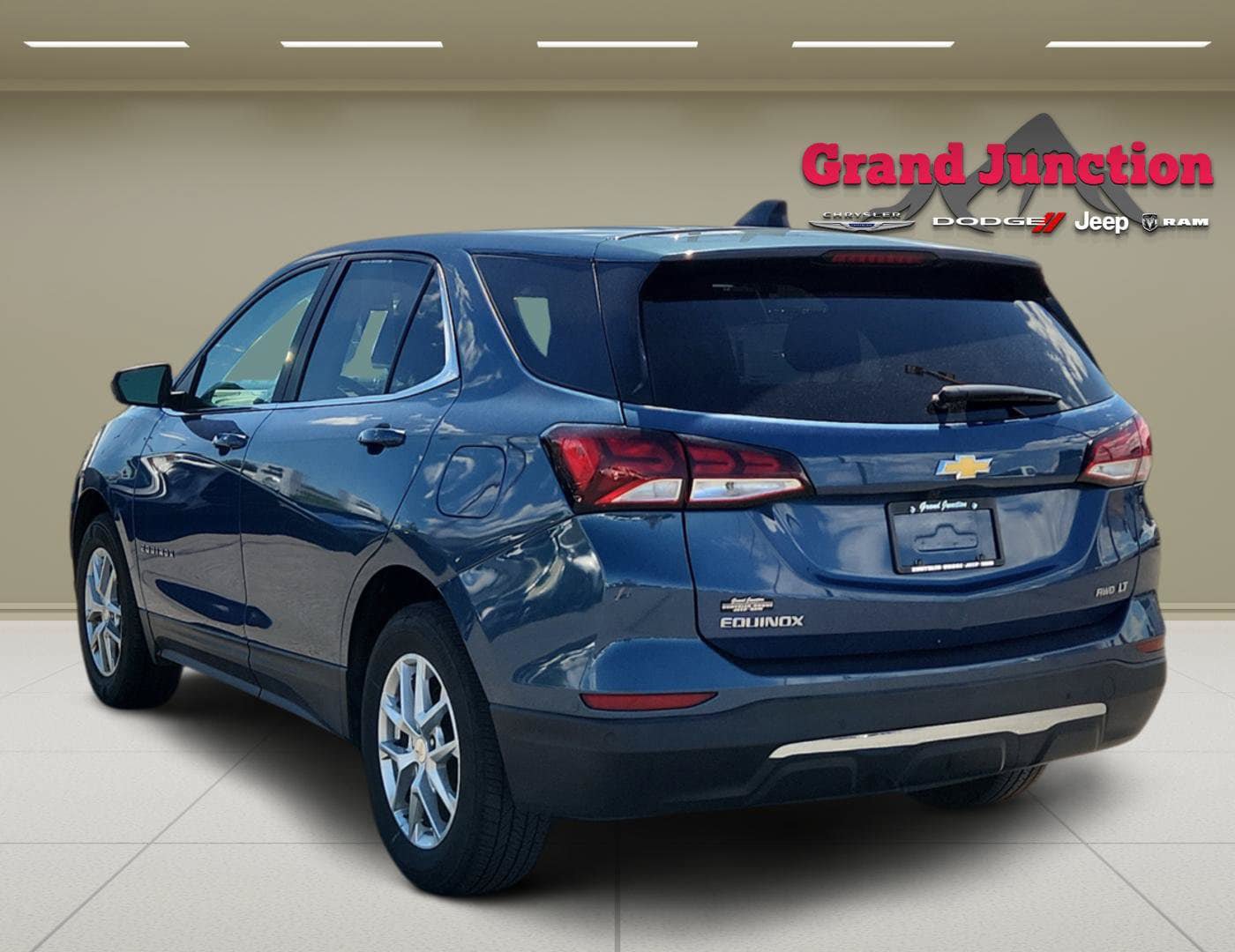 Used 2024 Chevrolet Equinox LT AWD/4WD image 5