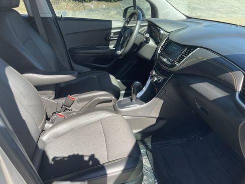 Used 2022 Chevrolet Trax LT w/ Redline Edition image 17