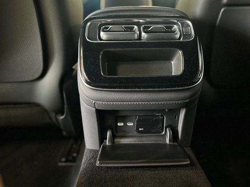 Used 2022 Mercedes-Benz S 580 4MATIC Sedan w/ AMG Line Package image 16