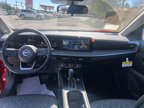 Certified 2025 Nissan Kicks SV AWD/4WD image 14