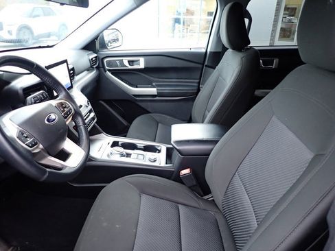 Certified 2022 Ford Explorer XLT image 11