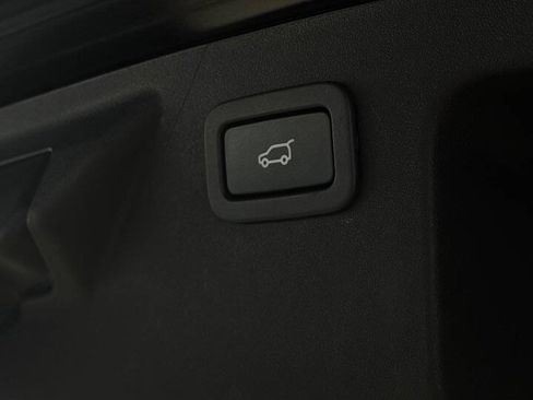 Used 2017 Land Rover Discovery Sport HSE AWD/4WD image 9