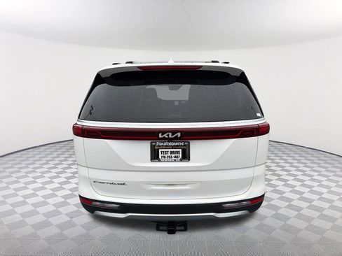 Used 2022 Kia Carnival SX Prestige image 6