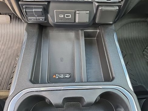 Used 2021 GMC Sierra 1500 AT4 w/ Off-Road Performance Package image 17