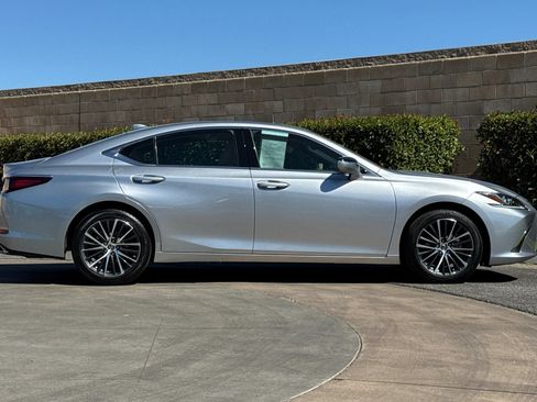 Used 2025 Lexus ES 350 w/ Premium Package FWD image 3