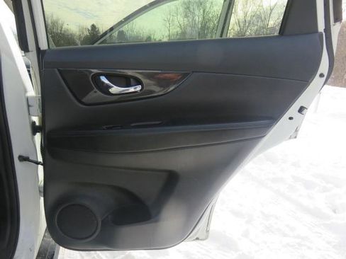 Used 2018 Nissan Rogue S image 23