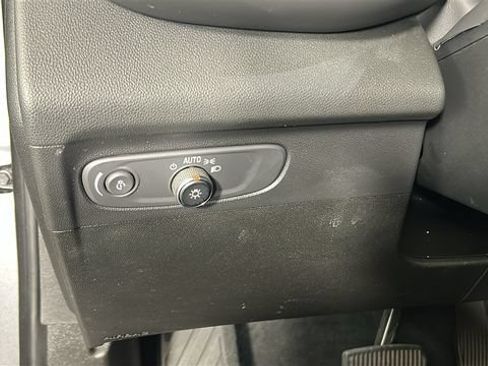 Used 2021 Buick Envision Essence AWD/4WD image 19