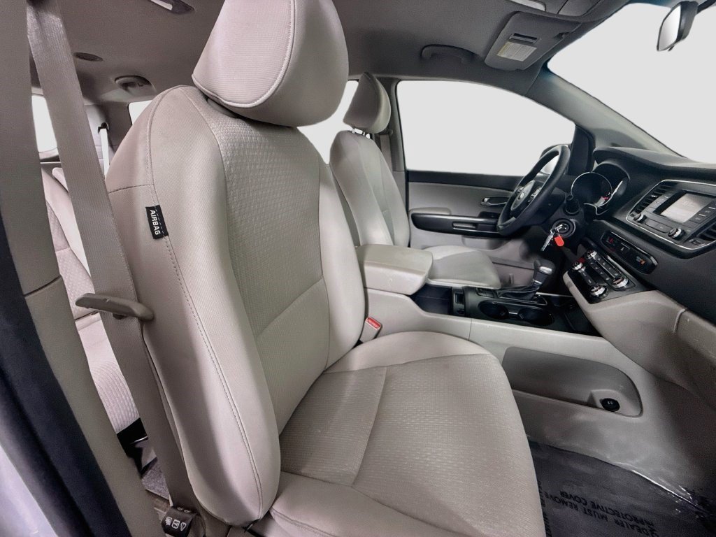 Used 2018 Kia Sedona L FWD image 25