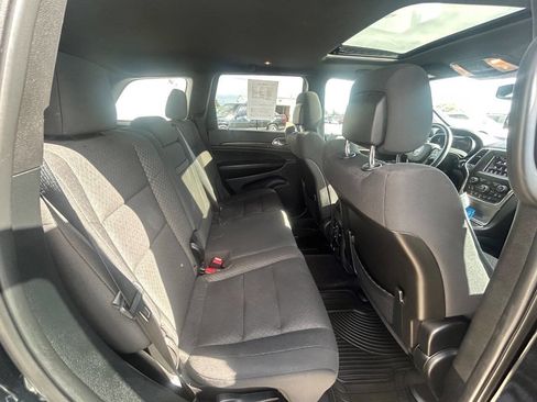 Used 2018 Jeep Grand Cherokee Laredo image 11