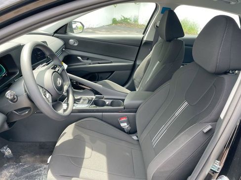 Used 2025 Hyundai Elantra Blue image 37