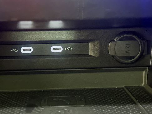 Used 2022 Volkswagen Tiguan SE w/ Panoramic Sunroof Package image 25