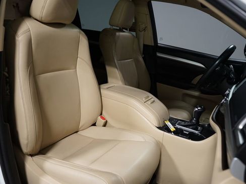 Used 2018 Toyota Highlander XLE image 27