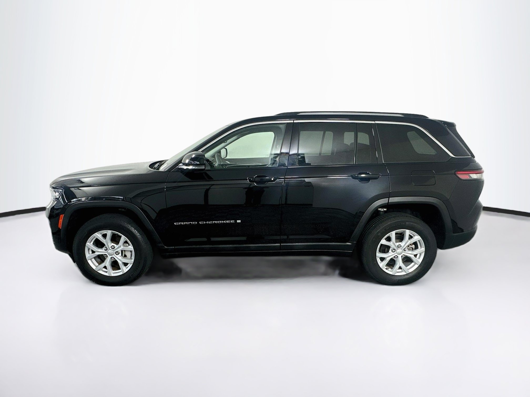 Used 2023 Jeep Grand Cherokee Limited RWD image 4