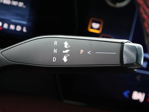 Used 2025 Chevrolet Traverse RS FWD image 43