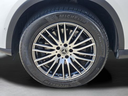 Certified 2025 Mercedes-Benz GLC 300 4MATIC image 26